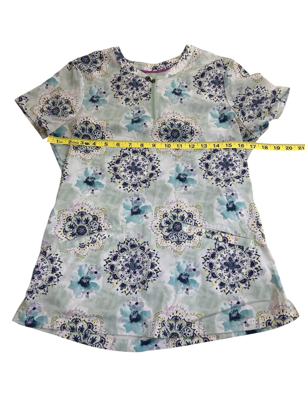 Healing Hands Water Color Medallion Ivy Printed Scrub Top size XS - Picture 6 of 7